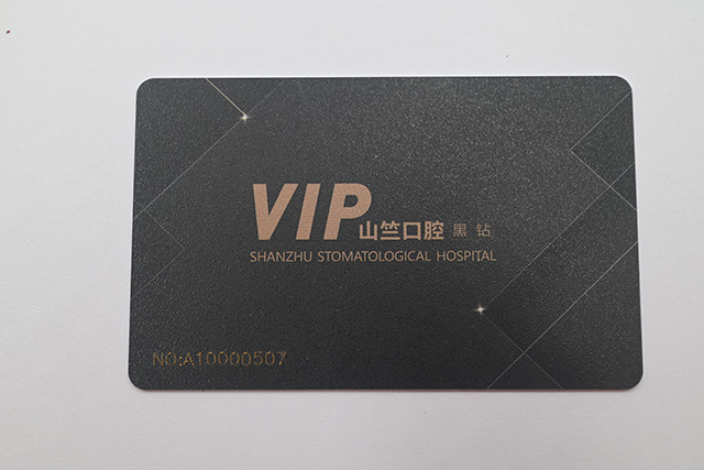 會(huì)員PVC卡制作比紙品印刷更復(fù)雜，工序更多